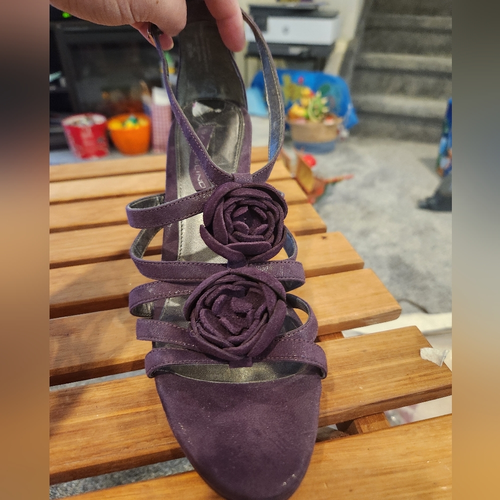 Bandolins Purple flower heels